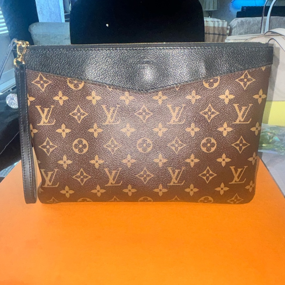 Pre owned Louis Vuitton Brown and Tan Monogram Pouch - Picture 3 of 5